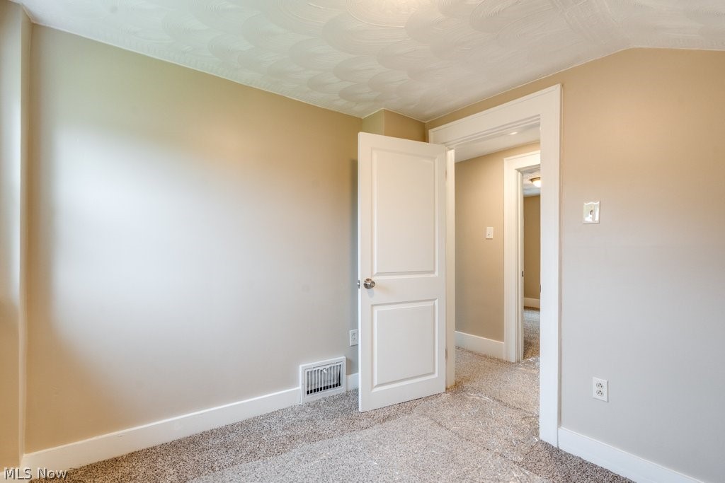 931 Lovers Lane Akron OH 44306
