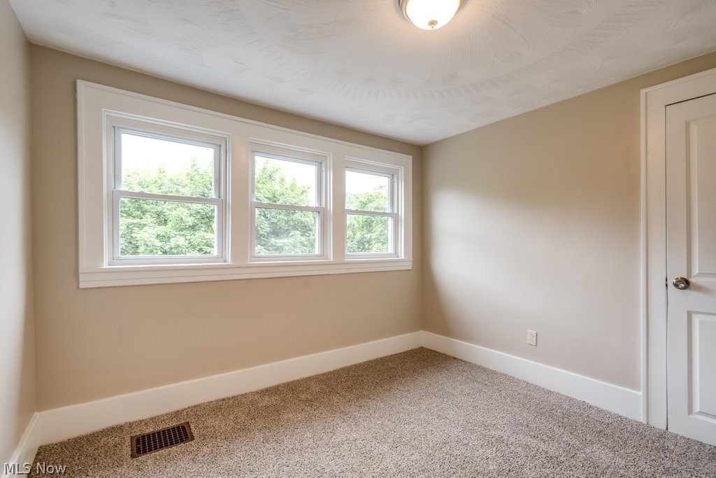 931 Lovers Lane Akron OH 44306