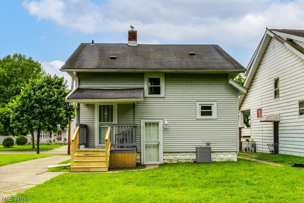 931 Lovers Lane Akron OH 44306