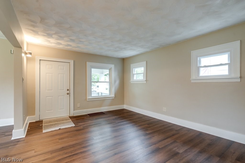 931 Lovers Lane Akron OH 44306
