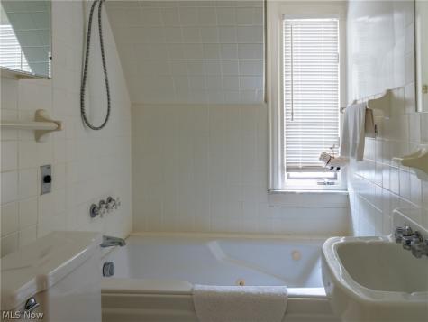 192 Wolcott Road Akron OH 44313