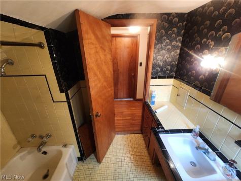 1425 Lynn Park Drive Cleveland Heights OH 44121