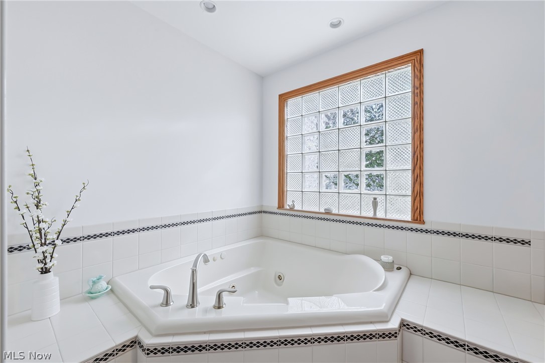 30 White Oak Court Canfield OH 44406