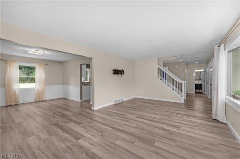 181 Crestview Drive Elyria OH 44035