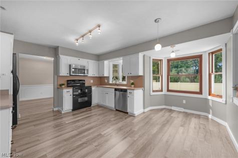 181 Crestview Drive Elyria OH 44035