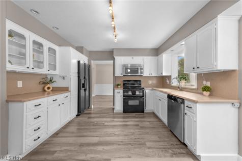 181 Crestview Drive Elyria OH 44035