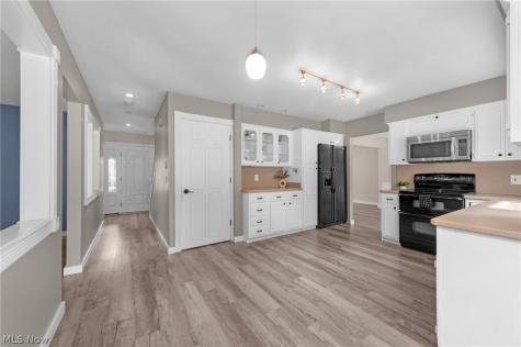 181 Crestview Drive Elyria OH 44035