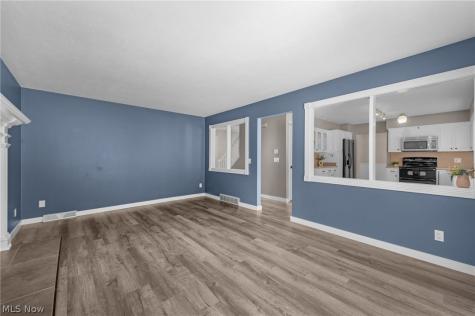 181 Crestview Drive Elyria OH 44035