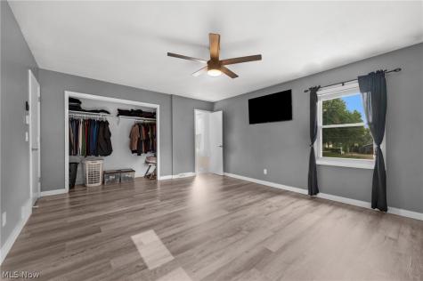 181 Crestview Drive Elyria OH 44035