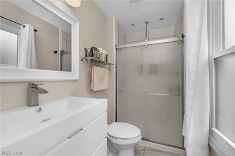 181 Crestview Drive Elyria OH 44035