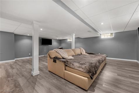 181 Crestview Drive Elyria OH 44035