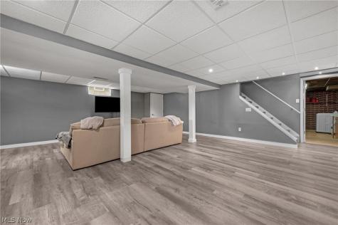 181 Crestview Drive Elyria OH 44035