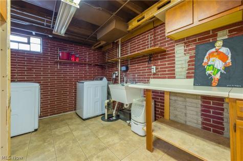 181 Crestview Drive Elyria OH 44035