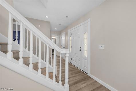 181 Crestview Drive Elyria OH 44035
