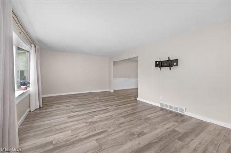 181 Crestview Drive Elyria OH 44035