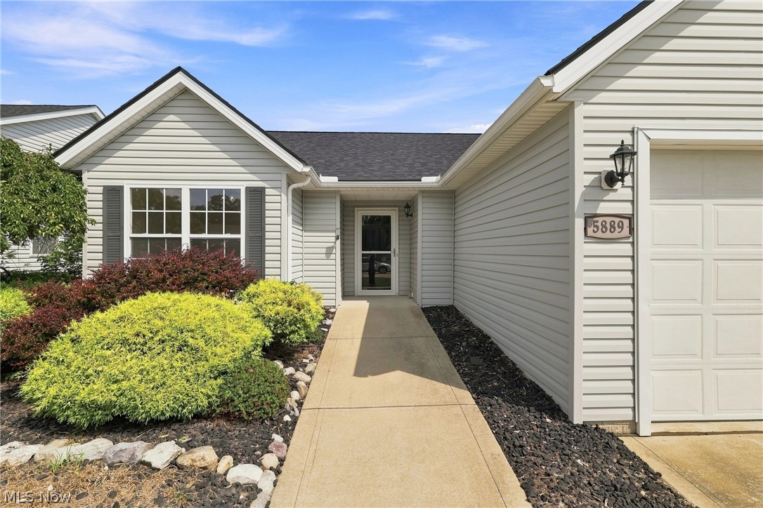5889 W Breezeway Drive W North Ridgeville OH 44039