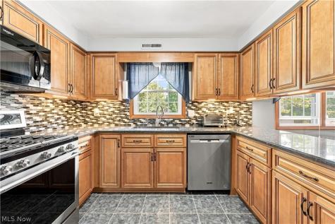 1364 Stonington Road NW North Canton OH 44720