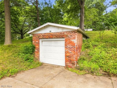 543 Winesap Avenue SW North Canton OH 44709