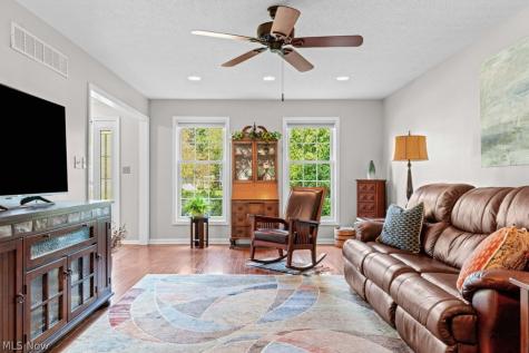 369 Amy Way Wadsworth OH 44281