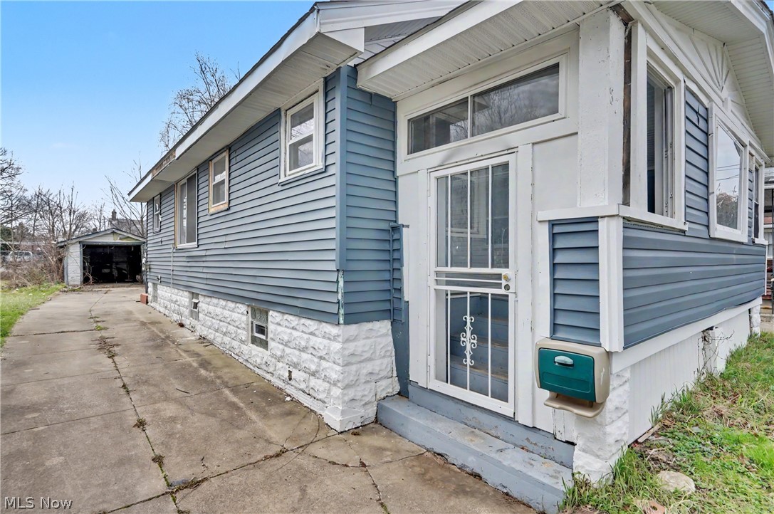 872 Cole Avenue Akron OH 44306