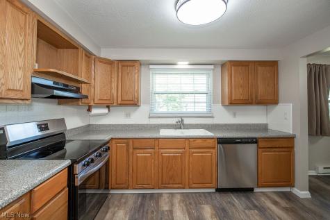 137 Valley Forge Circle Elyria OH 44035
