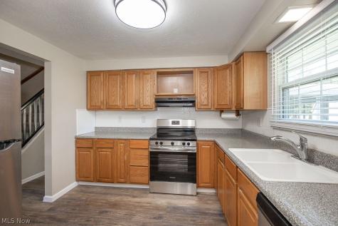 137 Valley Forge Circle Elyria OH 44035