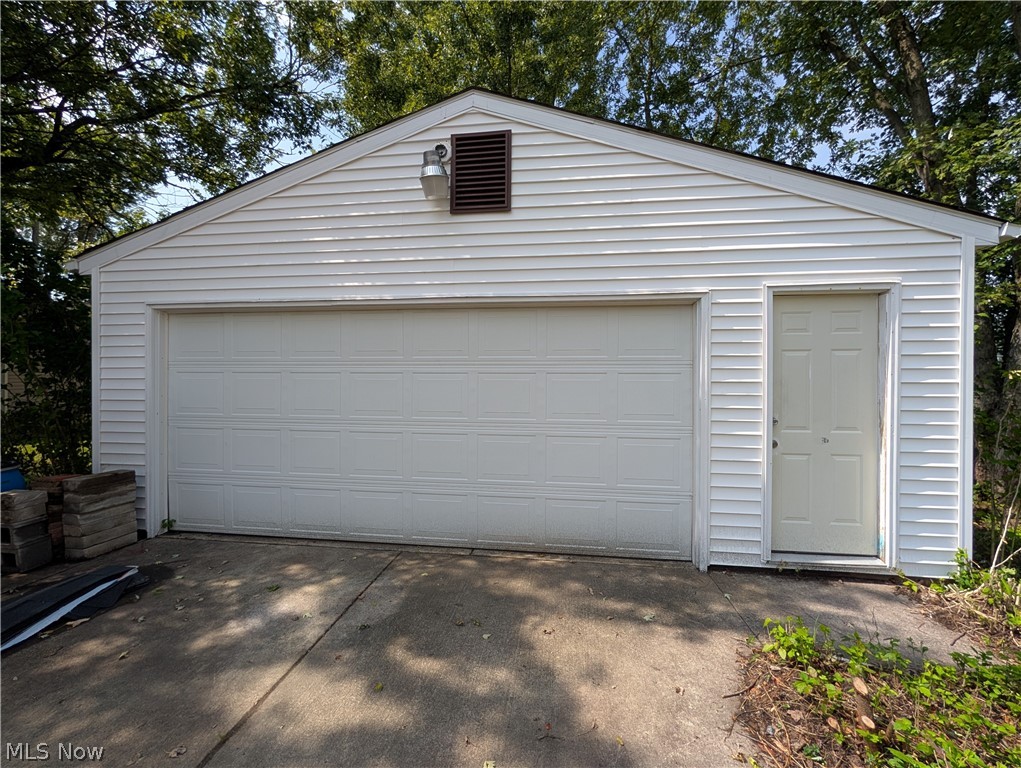 682 Burdie Drive Hubbard OH 44425