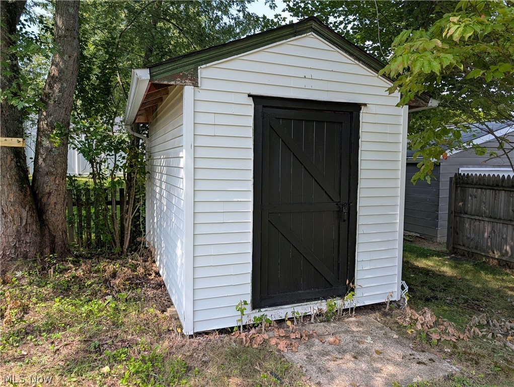 682 Burdie Drive Hubbard OH 44425
