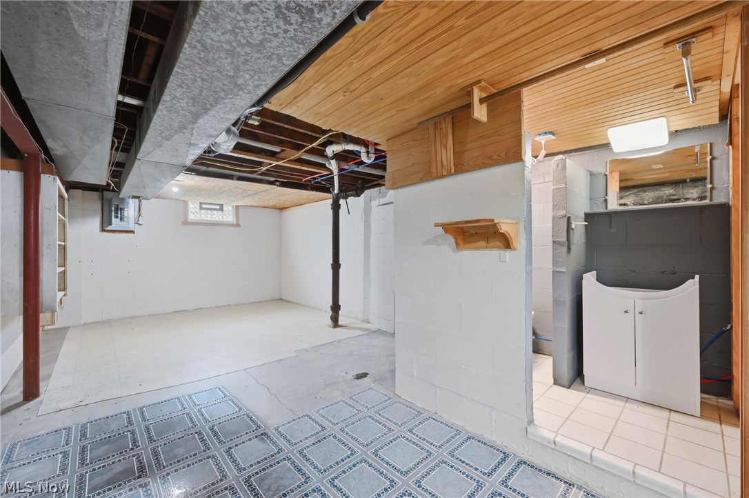 682 Burdie Drive Hubbard OH 44425
