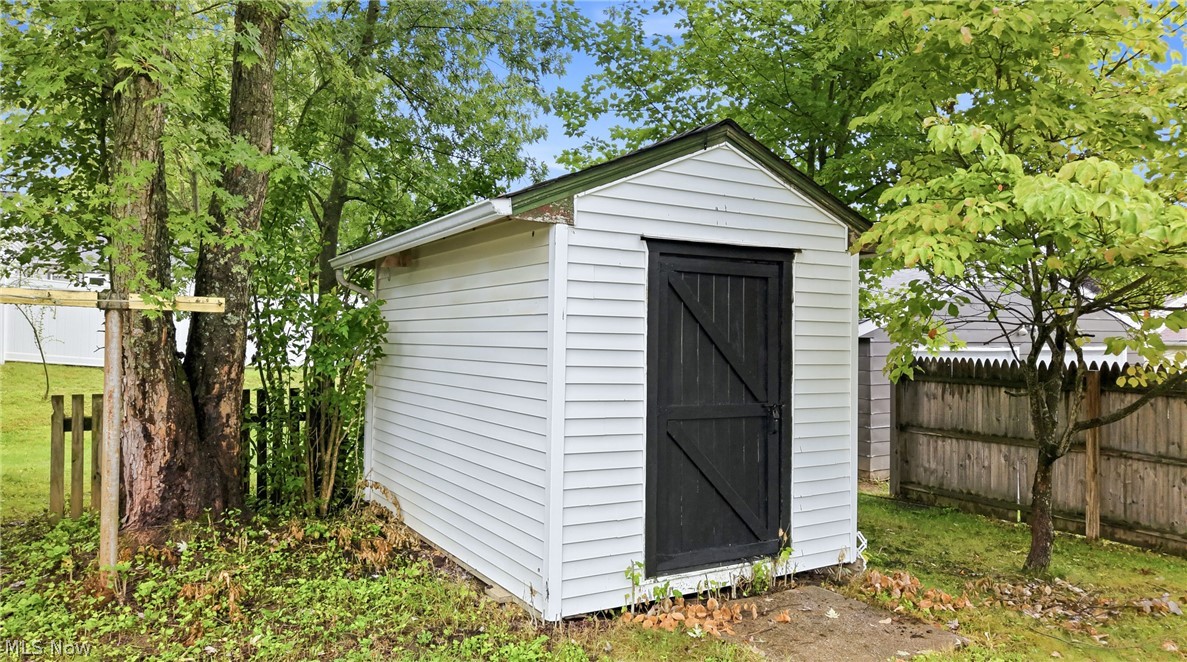 682 Burdie Drive Hubbard OH 44425