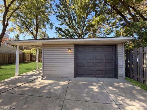6076 Robert Drive Brook Park OH 44142