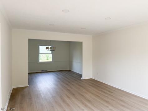 73 Lakecrest Boulevard Hinckley OH 44233