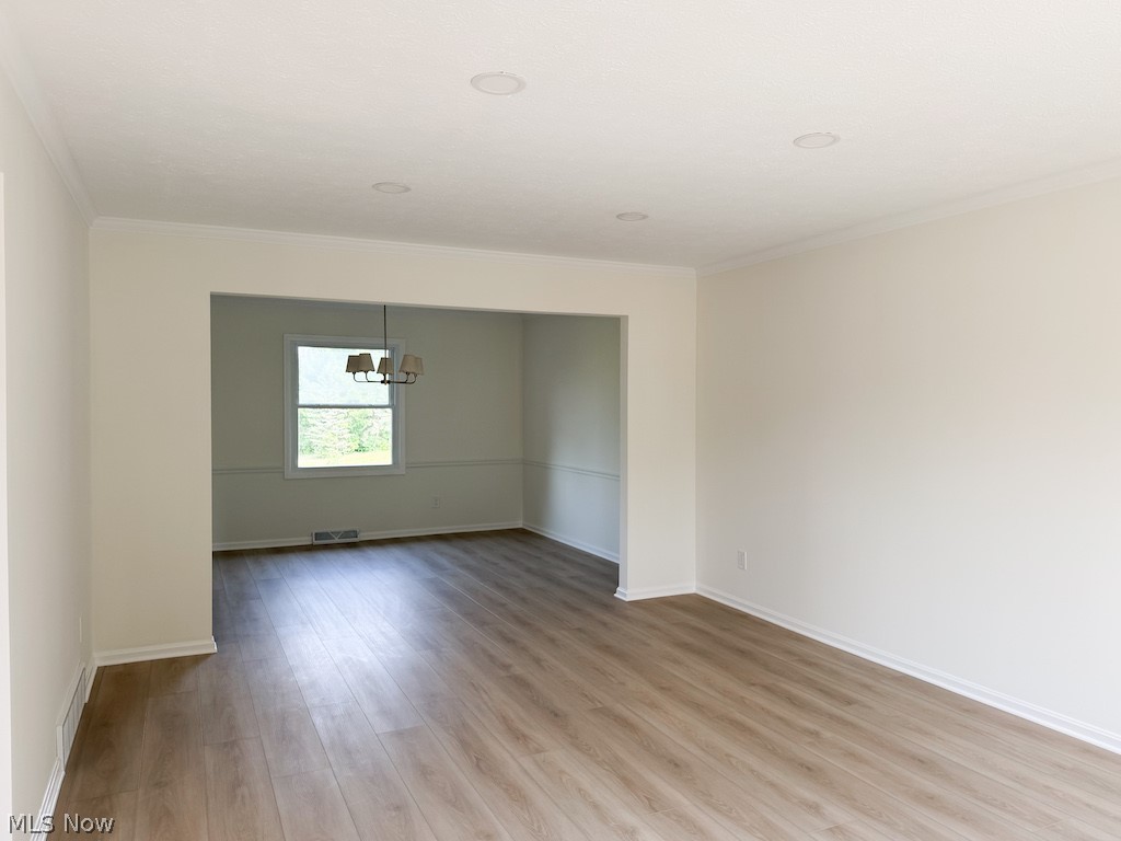 73 Lakecrest Boulevard Hinckley OH 44233