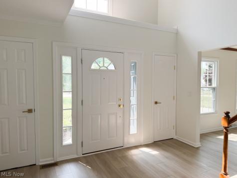 73 Lakecrest Boulevard Hinckley OH 44233