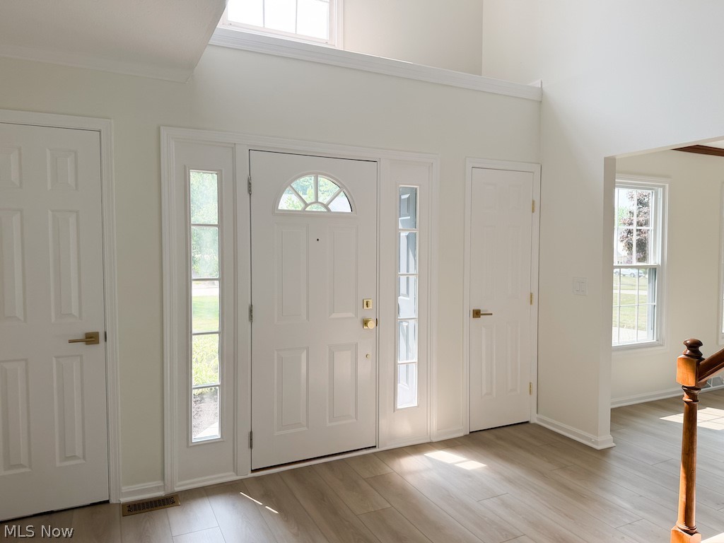73 Lakecrest Boulevard Hinckley OH 44233