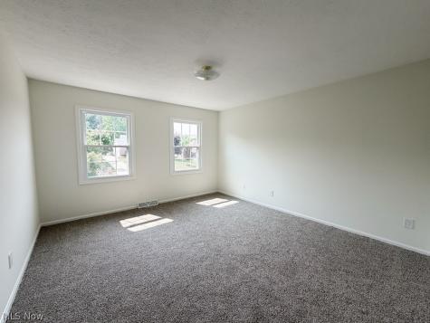 73 Lakecrest Boulevard Hinckley OH 44233