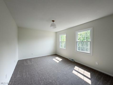 73 Lakecrest Boulevard Hinckley OH 44233