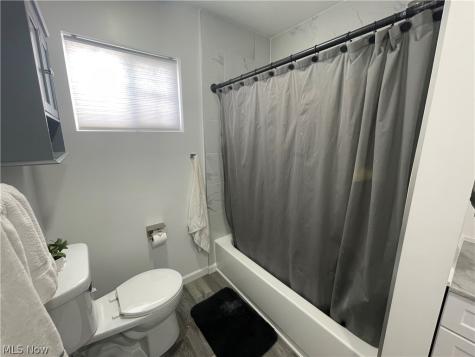 7915 Snow Road Parma OH 44129
