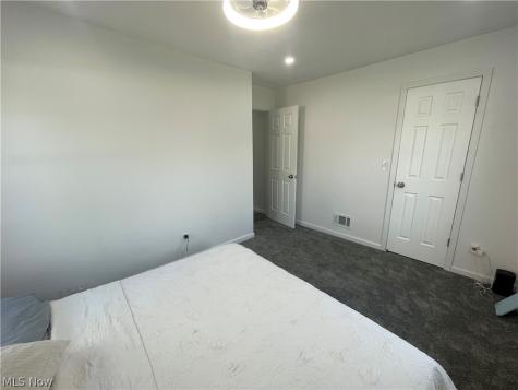 7915 Snow Road Parma OH 44129