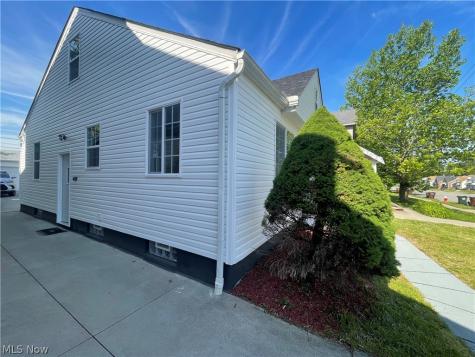 7915 Snow Road Parma OH 44129