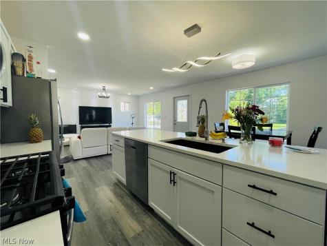 7915 Snow Road Parma OH 44129