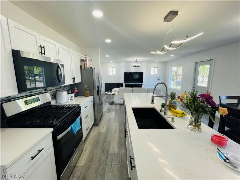 7915 Snow Road Parma OH 44129