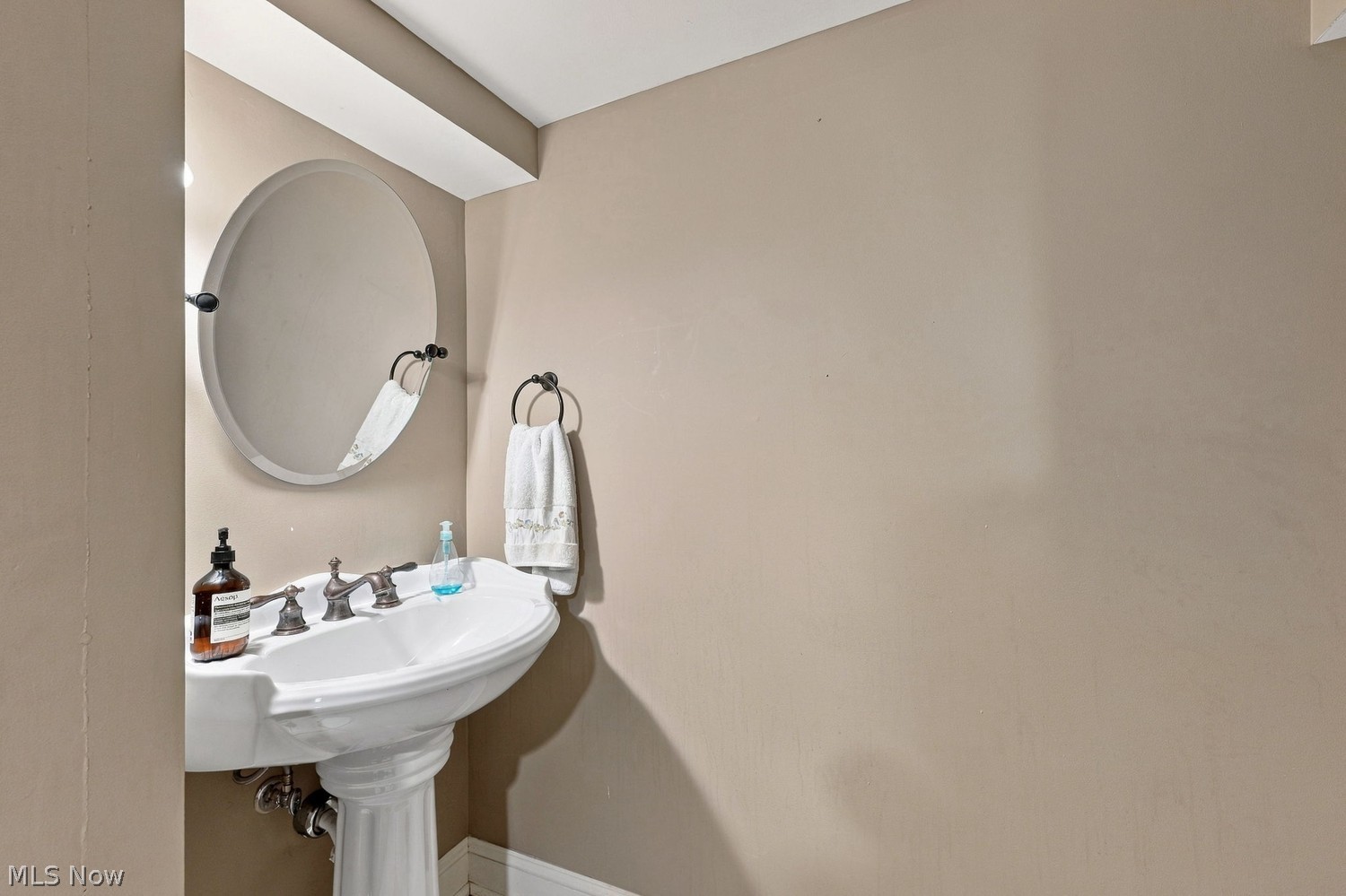 2867 Torrington Road Shaker Heights OH 44122