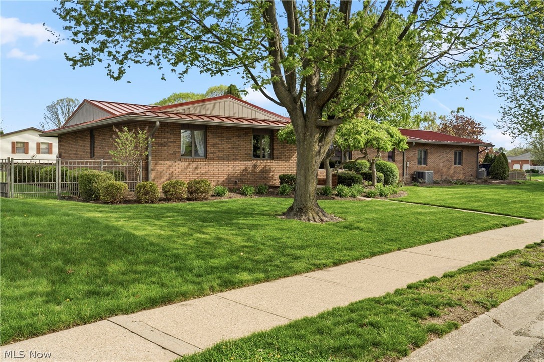 441 Stratton Avenue SW New Philadelphia OH 44663