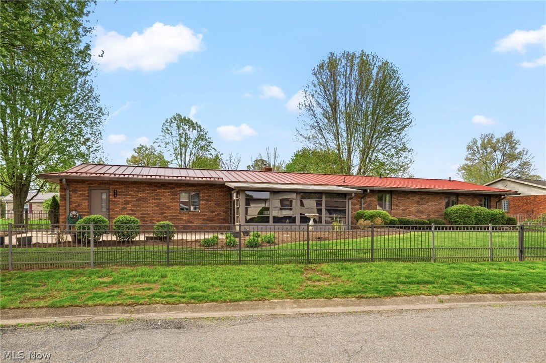 441 Stratton Avenue SW New Philadelphia OH 44663