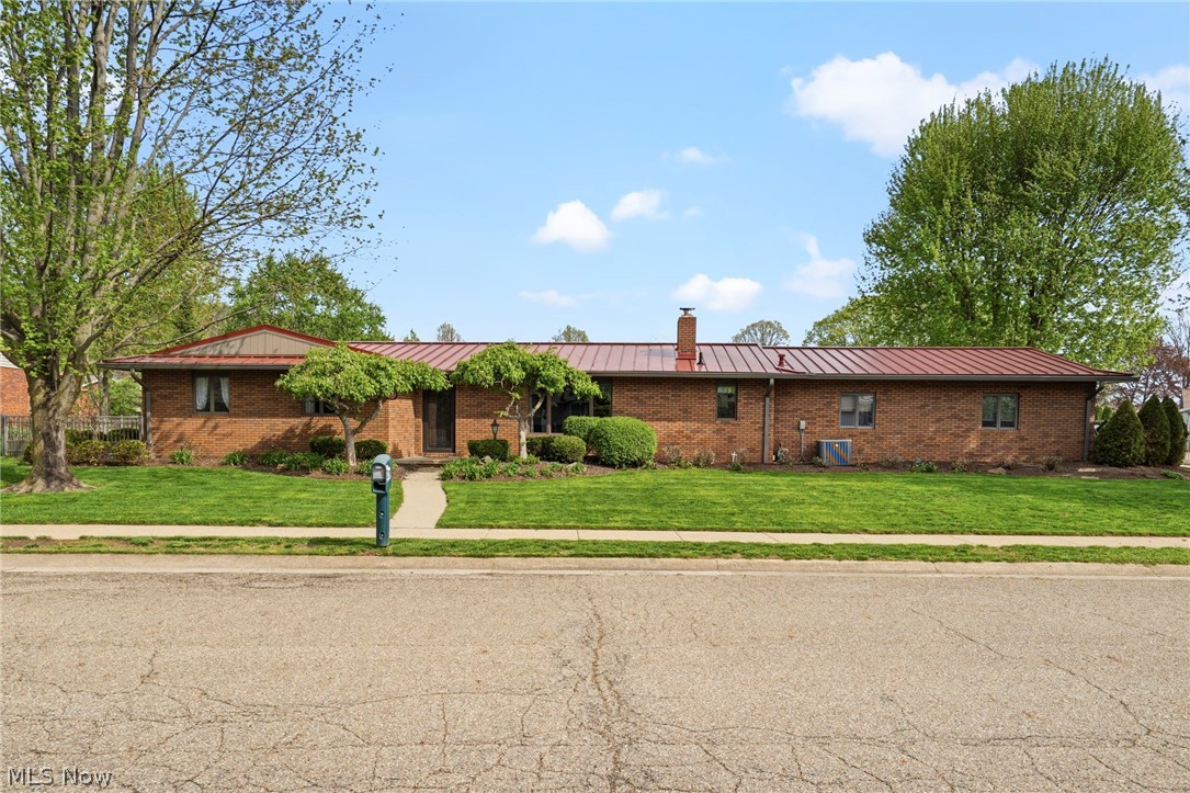 441 Stratton Avenue SW New Philadelphia OH 44663