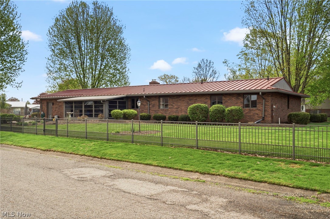 441 Stratton Avenue SW New Philadelphia OH 44663