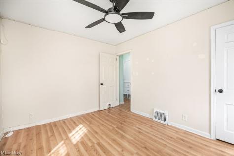 1293 Tioga Avenue Akron OH 44305