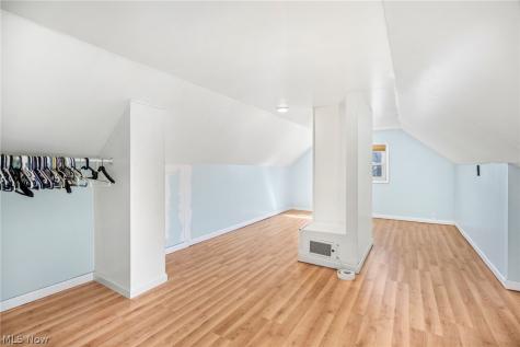 1293 Tioga Avenue Akron OH 44305