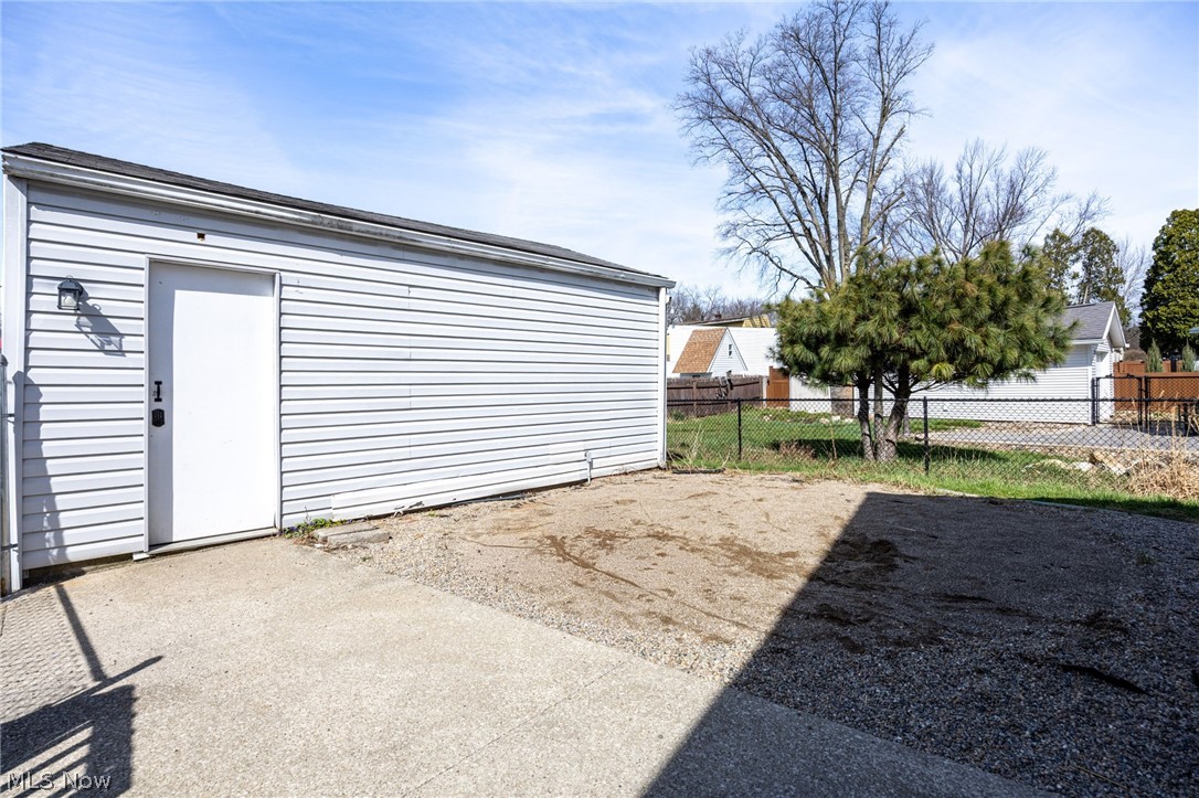 1293 Tioga Avenue Akron OH 44305